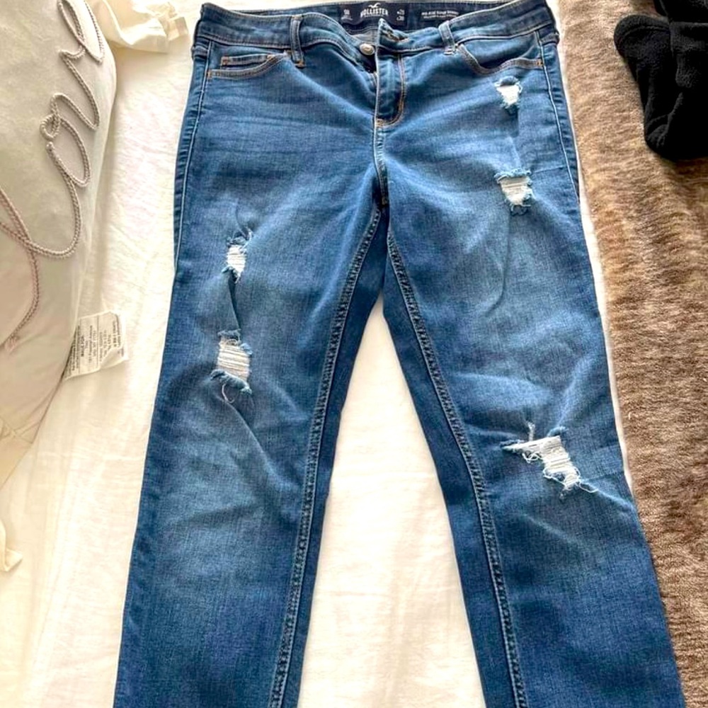Hollister distressed skinny jeans Sz 9